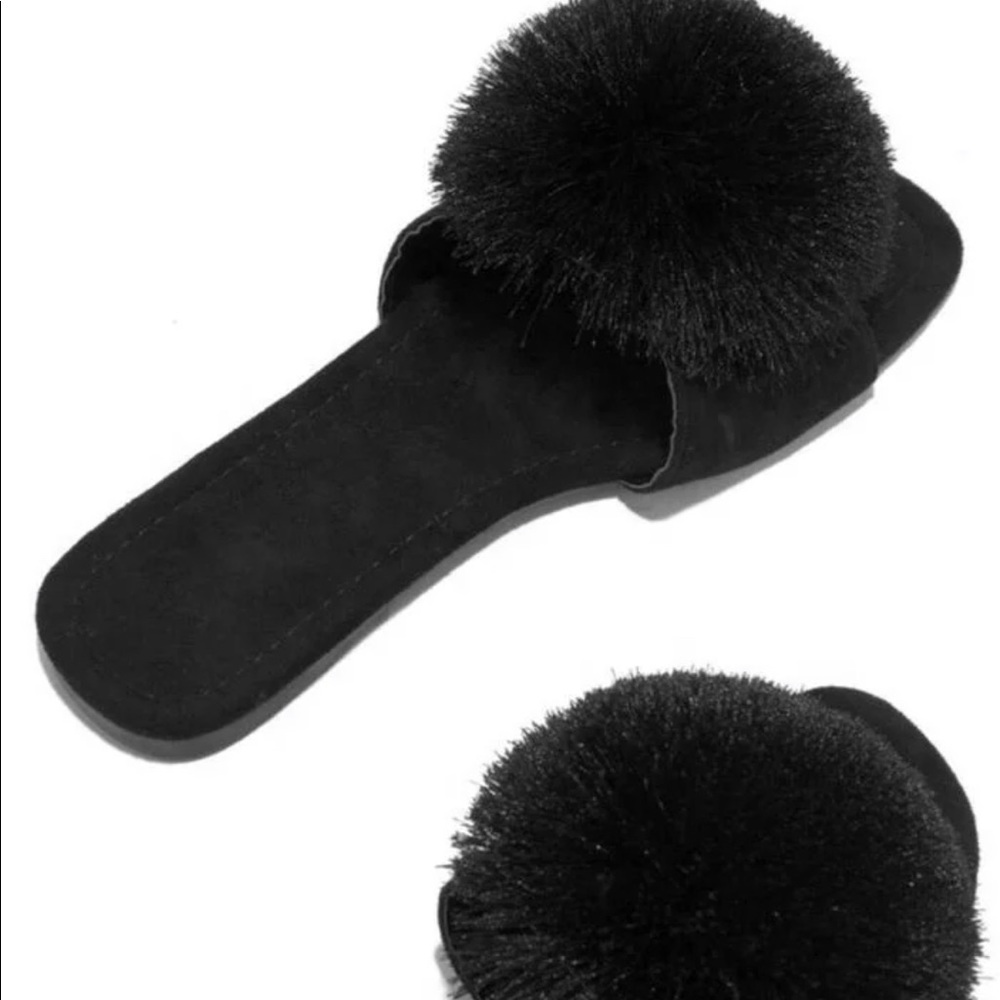 Pom Pom sandals